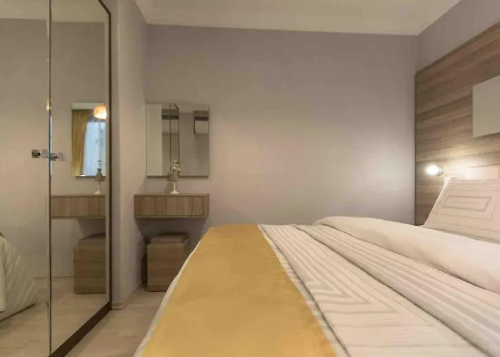 A Cozy Smart In Old Town