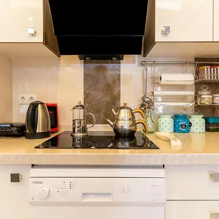 A Cozy Smart In Old Town