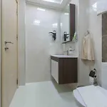 A Cozy Smart In Old Town Apartment *