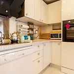 A Cozy Smart In Old Town Apartment *