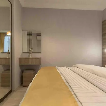 A Cozy Smart In Old Town